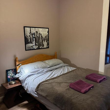 Central Room In Historic Tenement Shared Apartment Near Old Town Единбург Екстериор снимка